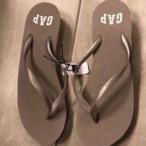 NWT Gap wedge flip flops